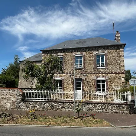 Holiday home Proche Plage, Maison De Bourg Pleine De Charme