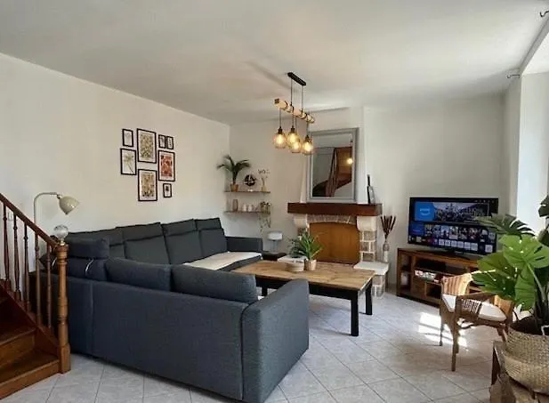 Prázdninový dům Proche Plage, Maison De Bourg Pleine De Charme Gouville-sur-Mer